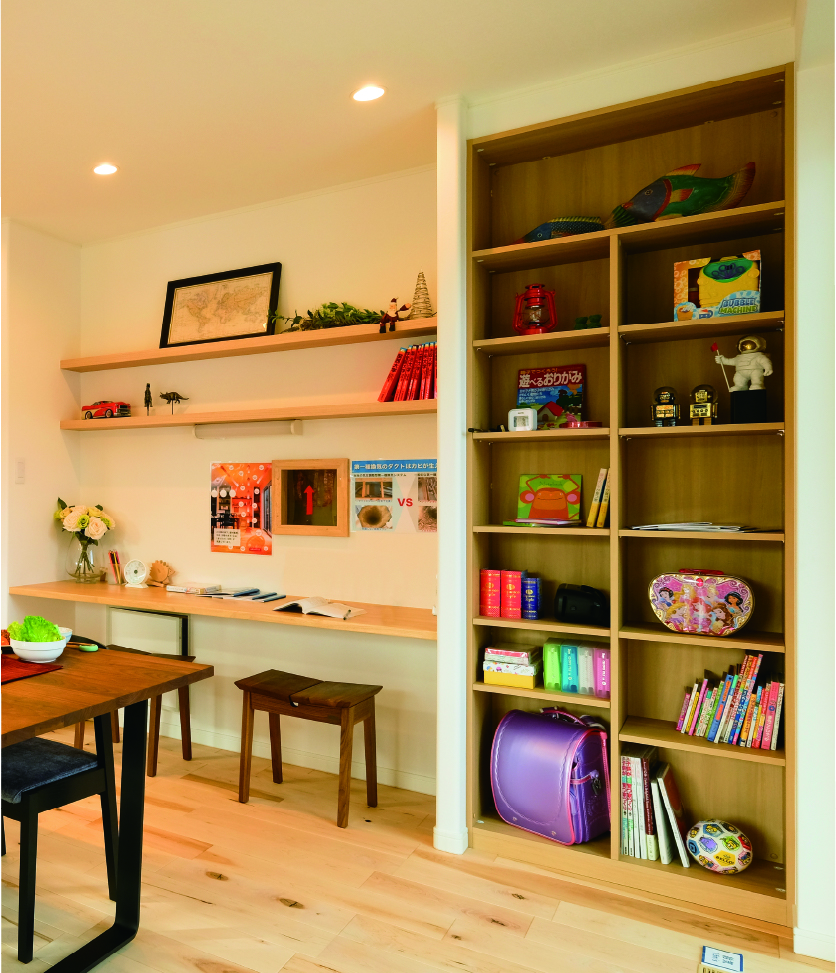 テレワークするご主人・勉強熱心なお子様もそっとママの視線に入ります。