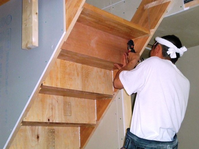 品川区小山K邸 階段工事 木工事