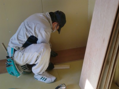 Ｕ邸共同住宅　フローリング施工